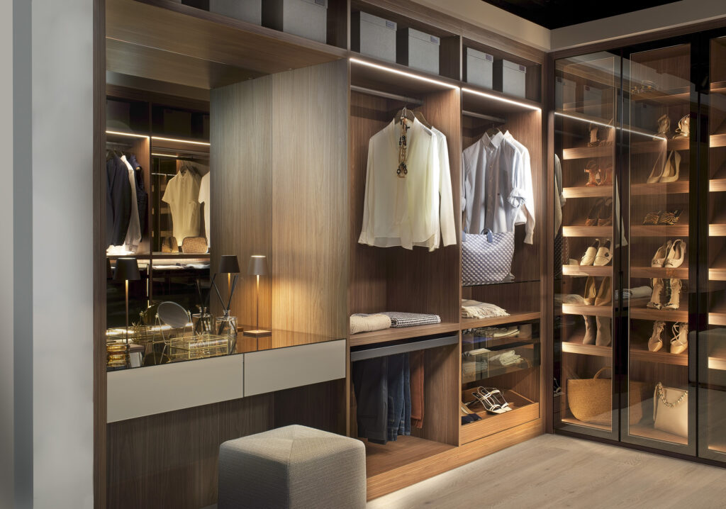 Neatsmith ss 24 reflex dressing room ws HR image